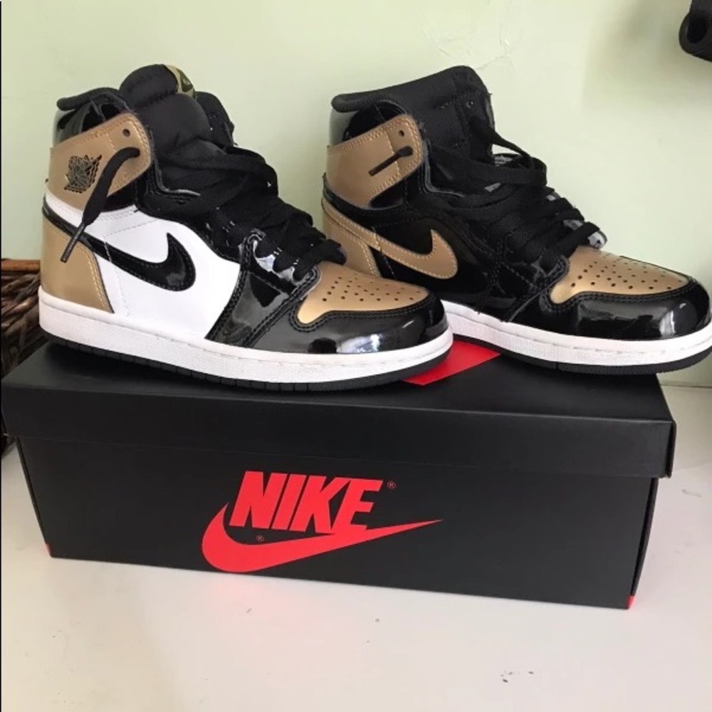 Jordan 1 gold toe